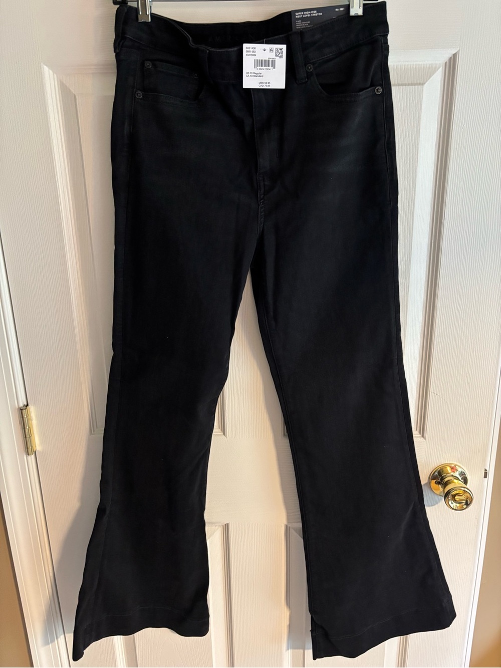 Women’s American Eagle Flare Jeans;  Black;  size 10